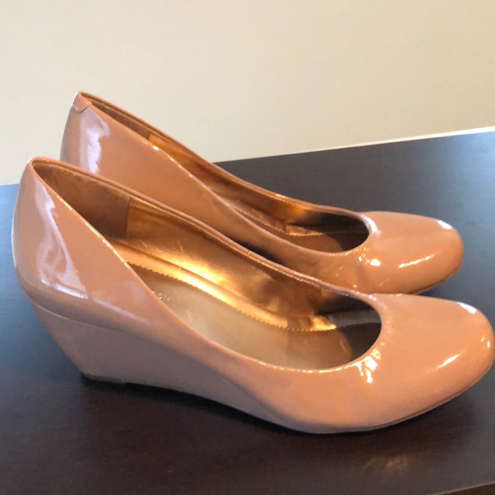 Taupe wedge